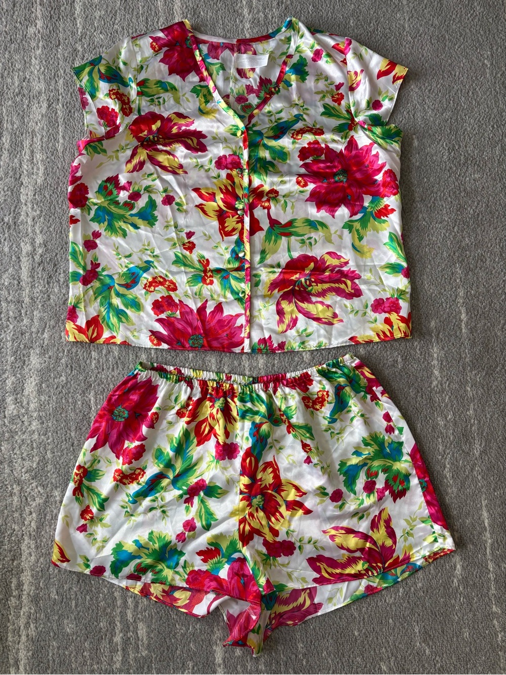 NWOT 1x Womens White Floral Short Pajama Silky Set with Pink & Green Print
